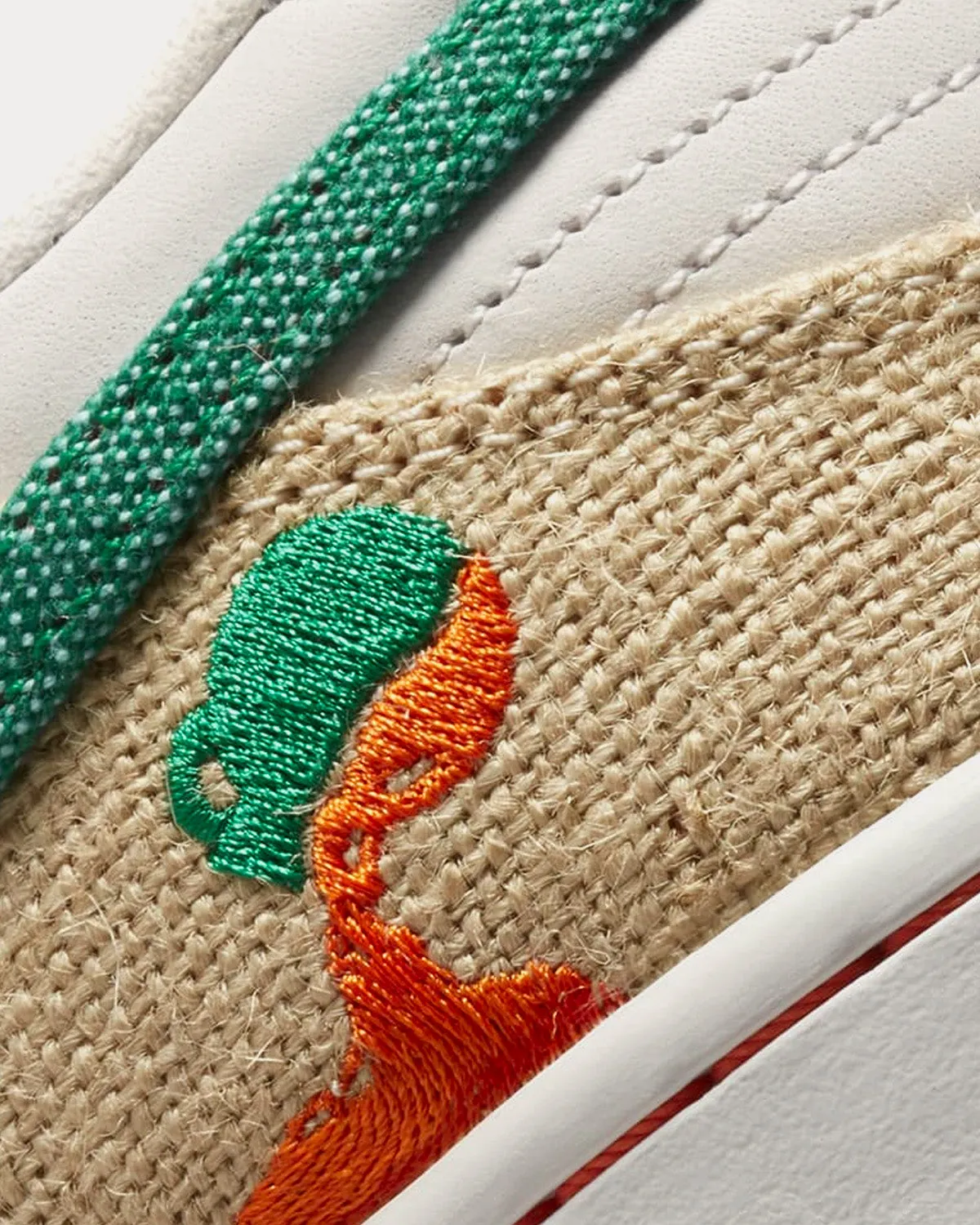 SB Dunk Low Phantom / Malachite Low Top Sneakers